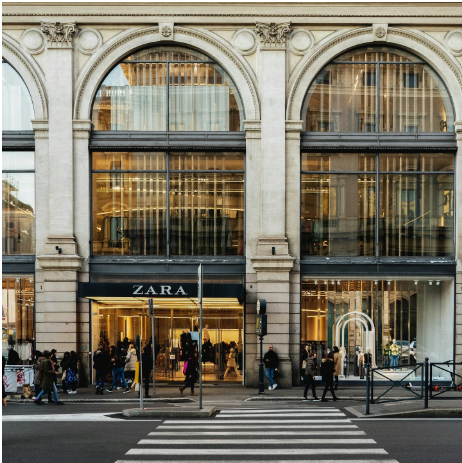 Captura de un post de redes sociales donde se ve la fachada de un edificio comercial